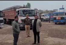 ओवर लोड दौड़ रहे 20 ट्रक सीज,लगाया जुर्माना