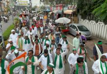 भारतीय किसान यूनियन द्वारा निकाली गई किसान ट्रैक्टर तिरंगा यात्रा में ट्रैक्टरों सहित जुटी किसानों की भारी भीड़ शहर हुआ जाम