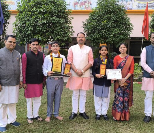 ज्वाला देवी सरस्वती विद्या मंदिर के छात्रों की राष्ट्रीय गणित मेला में धमक — अम्बिकेश प्रथम, जानसी चतुर्थ स्थान पर