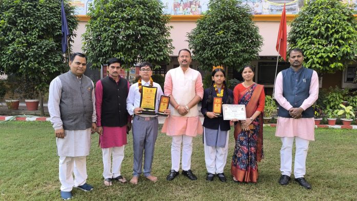 ज्वाला देवी सरस्वती विद्या मंदिर के छात्रों की राष्ट्रीय गणित मेला में धमक — अम्बिकेश प्रथम, जानसी चतुर्थ स्थान पर