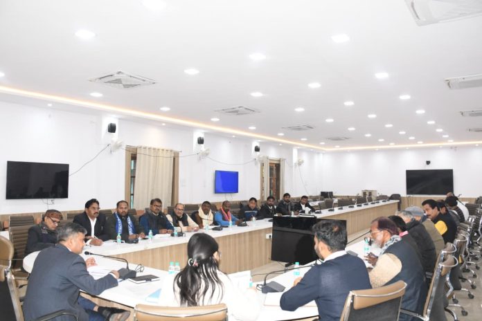 अपात्र मतदाता का नाम मतदाता सूची में न हो सम्मिलित-जिलाधिकारी