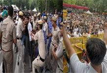 जंतर-मंतर पर प्रदर्शनकारियों और सुरक्षा बलों में हिंसक झड़प, CJP के संसद मार्च में RAF ने किया लाठीचार्ज