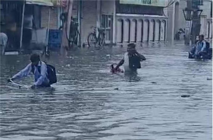 Haryana की सड़कें बनीं दरिया…सावन की पहली बारिश ने खोली व्यवस्था की पोल, लोगों के लिए बनी आफत