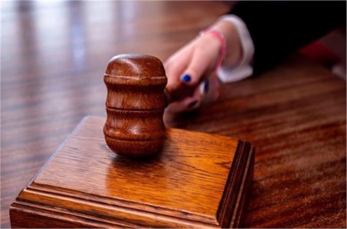 लखनऊ कोर्ट में मारपीट पर हाईकोर्ट सख्त, जिला जज और पुलिस कमिश्नर से मांगी रिपोर्ट