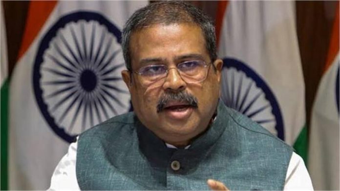 केंद्रीय शिक्षा मंत्री धर्मेंद्र प्रधान ने दिया इस्तीफा, बोले- छात्रों के भविष्य से समझौता नहीं, पीएम मोदी को भेजी चिट्ठी