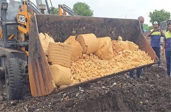 शिरडी में बड़ा फूड स्कैम! साईं मंदिर के पास 700 किलो नकली पेड़ा बरामद