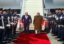 तीन देशों के दौरे का आखिरी पड़ाव: पीएम मोदी न्यूजीलैंड पहुंचे, भव्य स्वागत के बीच लक्सन से होगी अहम मुलाकात