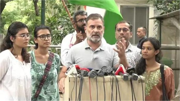 धर्मेंद्र प्रधान पर सस्पेंस: राहुल गांधी का दावा—हटाए नहीं जाएंगे, मंत्रालय बदल सकता है