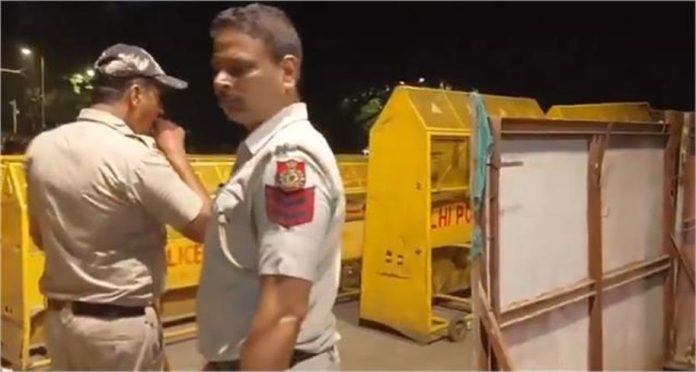 CJP प्रदर्शन: जंतर मंतर बना किले जैसा, बैरिकेड्स और लोहे की चादरों से घिरा, भारी पुलिस बल तैनात
