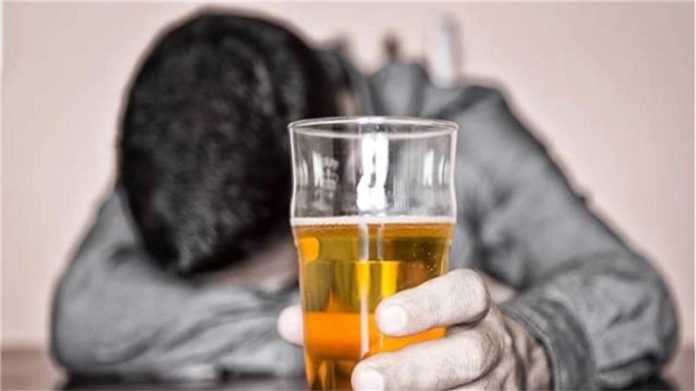 शराब पीने से रोका तो बेटे का खौफनाक रूप: बुजुर्ग मां को डंडों से पीट-पीटकर उतारा मौत के घाट