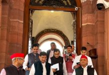 *संसद परिसर में पेपर लीक के मुद्दे पर सपा का विरोध प्रदर्शन*