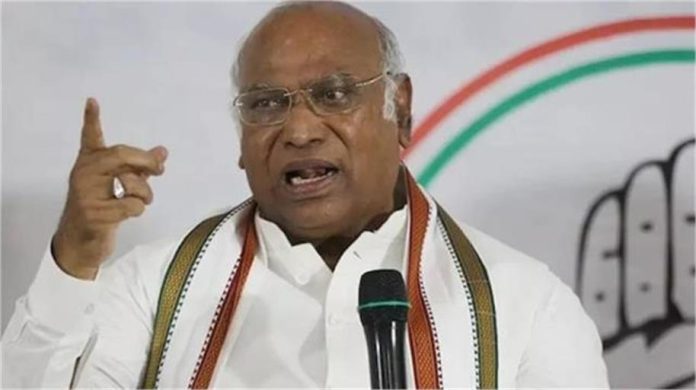 संसद में आकर छात्रों पर कार्रवाई को लेकर स्पष्टीकरण दें गृह मंत्री: खरगे