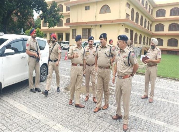 गुरदासपुर के दो नामी स्कूलों को बम से उड़ाने की धमकी, दहशत का माहौल