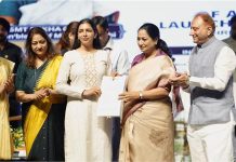 सीएम रेखा गुप्ता ने MCD के कर्मचारियों को सौंपे नियुक्ति पत्र, 170 परिवारों की उम्मीदें हुईं पूरी