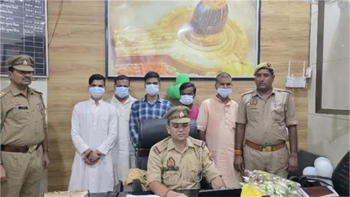 काशी विश्वनाथ मंदिर में बड़ा फ्रॉड: VIP दर्शन का झांसा देकर ठगी, CCTV फुटेज से ऐसे पकड़े गए शातिर