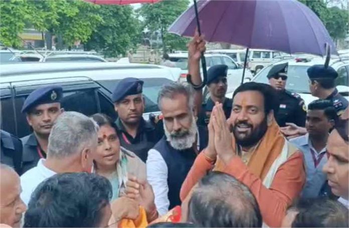 बड़ी लापरवाही! CM सैनी की थाली से हटाया गया घेवर, डिब्बे पर नहीं थी एक्सपायरी डेट; DC ने दिए जांच के आदेश