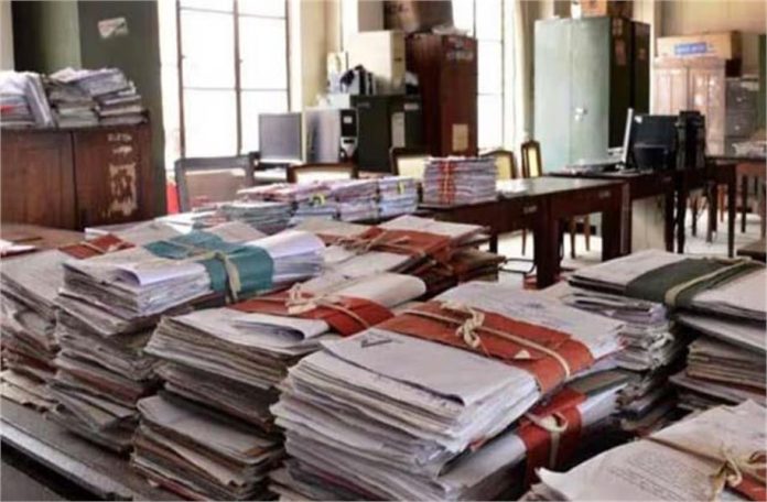 बिना अनुमति ड्यूटी से गायब रहने वाले कर्मचारियों पर गिरेगी गाज, शाम तक मांगी रिपोर्ट