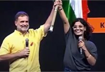 पुणे में राहुल गांधी के मंच से गरजीं नेहा सिंह राठौर: गाया-तुमसा कोई झूठा और बेईमान नहीं है- सियासी चर्चाएं तेज