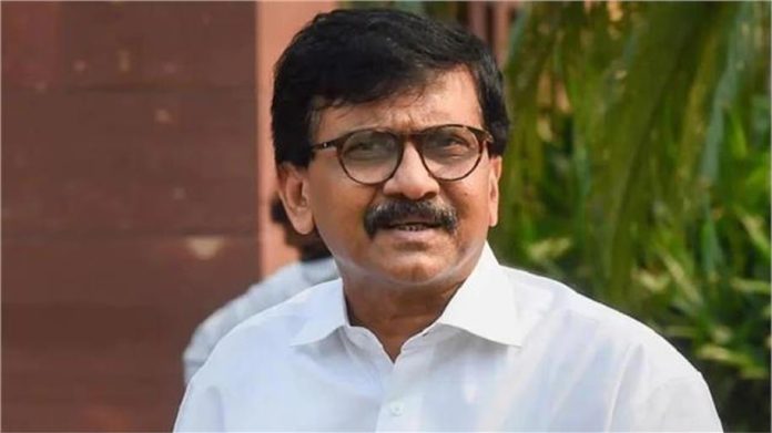 संजय राउत का PM मोदी पर तंज: “देशभक्ति का दावा है तो सदन में मौजूद रहना था कर्तव्य