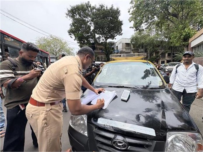 महाराष्ट्र में ऑटो-टैक्सी चालकों को मराठी जानना होगा अनिवार्य, सैकड़ों चालकों को नोटिस
