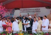 कांवड़ियों पर योगी ने बरसाए फूल. मेरठ पहुंचे CM बोले- 4.5 करोड़ शिवभक्तों के स्वागत में आसमान से होगी पुष्पवर्षा
