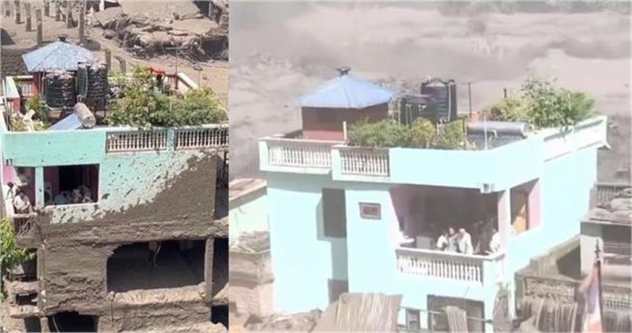 नेपाल में कुदरत का तांडव- मलबे में तब्दील हुए इलाके, उफनती नदी के बीच ‘चट्टान’ बना हरा मकान