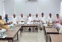 मानसून सत्र के दूसरे दिन की चर्चा को लेकर कांग्रेस विधायक दल की हुई बैठक, भूपेंद्र हुड्डा की अगुवाई में राज्यपाल को सौंपा ज्ञापन