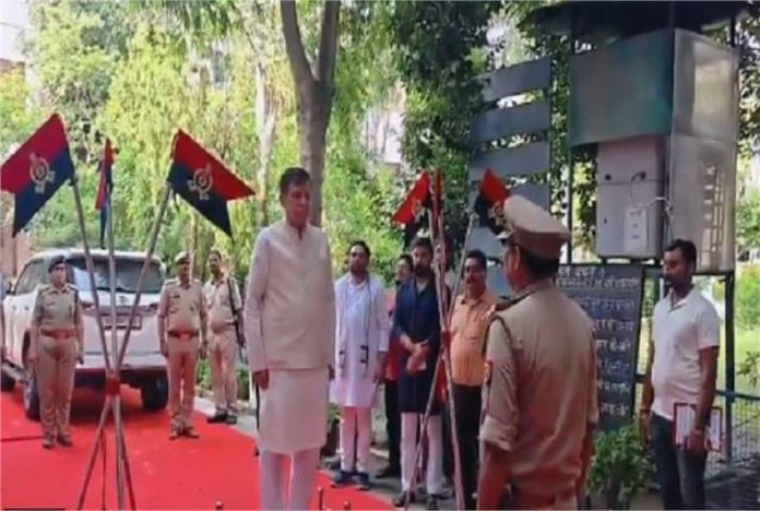 उन्नाव में राष्ट्रगान के बीच मंच छोड़कर रवाना हुए सतीश महाना? वीडियो वायरल होने पर दी सफाई