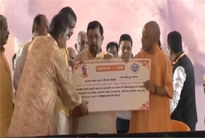 आप अकेले नहीं हैं’, बाढ़ पीड़ितों से बोले CM योगी, 102 गांवों को हरसंभव मदद का भरोसा
