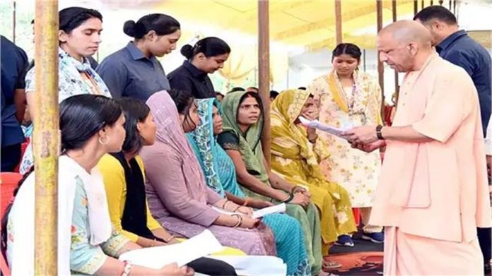 चिंता मत करिए, सरकार दिलाएगी न्याय’जनता दर्शन में सख्त दिखे CM Yogi, अफसरों को दिए कड़े निर्देश चिंता मत करिए, सरकार दिलाएगी न्याय’जनता दर्शन में सख्त दिखे CM Yogi, अफसरों को दिए कड़े निर्देश