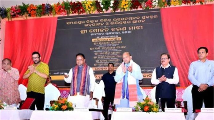 ओडिशा के मुख्यमंत्री माझी ने 960 करोड़ रुपये की लागत वाली परियोजनाओं का उद्घाटन, शिलान्यास किया