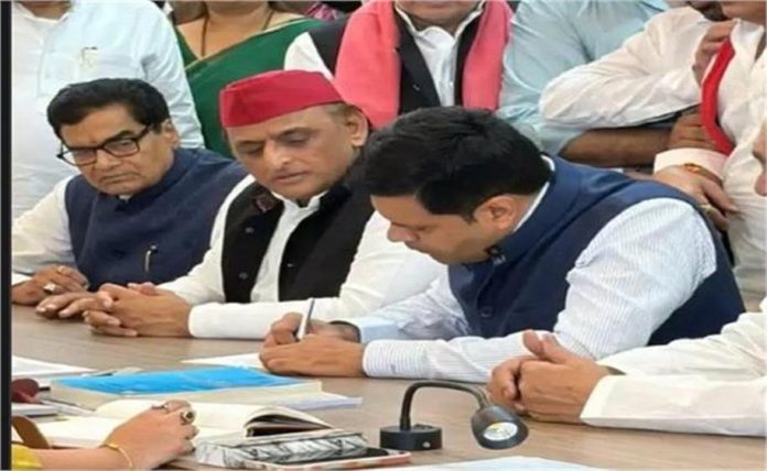 युवा प्रोफेशनल से संसद तक का सफर, अखिलेश यादव ने राज्यसभा के लिए धनराज नथवानी पर जताया भरोसा