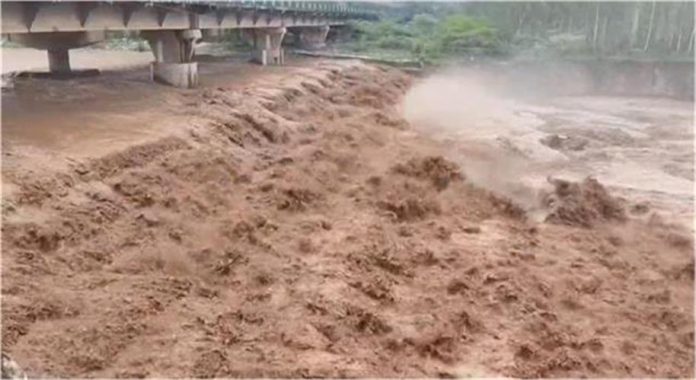 बारिश बनी आफत-पंचकूला में घग्गर समेत सभी नदी-नाले उफान पर, प्रशासन ने जारी की एडवाइजरी
