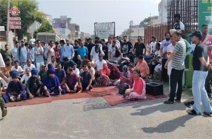 जालंधर-होशियारपुर मुख्य मार्ग पर दर्दनाक हादसा, युवक की मौत- आदमपुर में लंबा जाम