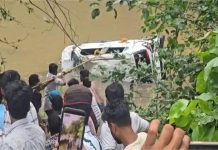 MP में बड़ा हादसा: श्रद्धालुओं की कार नाले में बही, 8 की दर्दनाक मौत