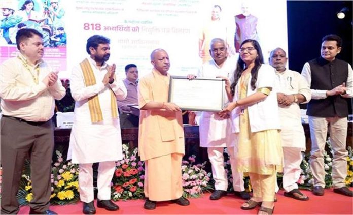 छह माह के अंदर एक लाख से अधिक युवाओं को मिलेगी सरकारी नौकरी, चुनाव से पहले सीएम योगी का बड़ा दावा