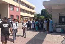 मोहाली के स्कूल में की गई छुट्टी, बीच में रोकी परीक्षा