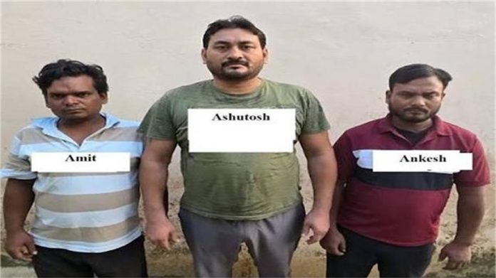 6 दिन में दूसरा बड़ा धमाका, कमरे के अंदर छिपा रखी थी ₹1 करोड़ की नशीली सिरप 3 तस्कर गिरफ्तार 6 दिन में दूसरा बड़ा धमाका, कमरे के अंदर छिपा रखी थी ₹1 करोड़ की नशीली सिरप 3 तस्कर गिरफ्तार