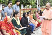 CM योगी का अफसरों को सख्त निर्देश, ‘हर छोटी घटना पर रखें नजर, पीड़ितों की बात सुनने तुरंत मौके पर पहुंचें