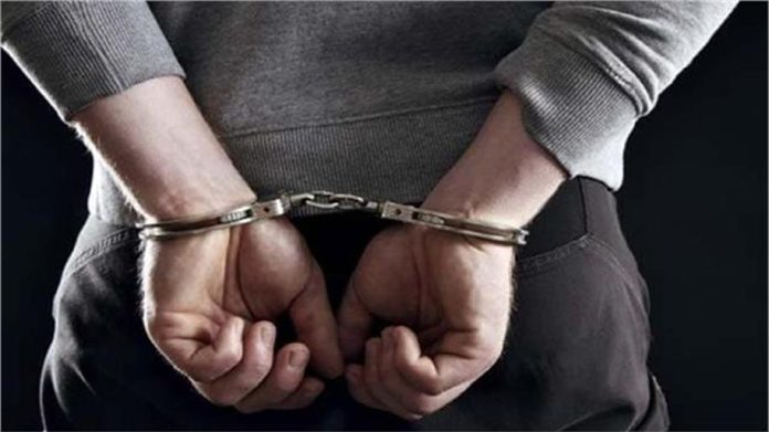 शिवसेना UBT नेता की गोली मारकर हत्या, दो आरोपी गिरफ्तार शिवसेना UBT नेता की गोली मारकर हत्या, दो आरोपी गिरफ्तार