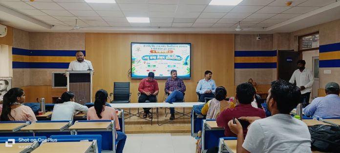 रज्जू भैया विश्वविद्यालय के हिंदी विभाग में ‘लघुकथा लेखन प्रतियोगिता’ का आयोजन,हिंदी पखवाड़े के अंतर्गत विद्यार्थियों ने दिखाई सृजनात्मक प्रतिभा रज्जू भैया विश्वविद्यालय के हिंदी विभाग में ‘लघुकथा लेखन प्रतियोगिता’ का आयोजन,हिंदी पखवाड़े के अंतर्गत विद्यार्थियों ने दिखाई सृजनात्मक प्रतिभा
