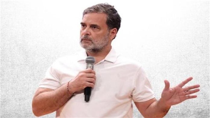 राहुल गांधी पहुंचे इंडिया गेट, धरने पर बैठे अंकिता भंडारी के परिवार से की मुलाकात