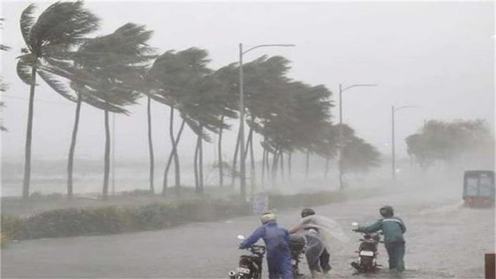 दिल्ली-NCR समेत उत्तर भारत में आंधी-तूफान की चेतावनी, दक्षिण भारत में भी भारी बारिश का अलर्ट