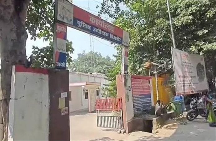 SHO की शर्मनाक हरकत: आधिकारिक व्हाट्सऐप ग्रुप में भेजे अश्लील वीडियो, SP ने की बड़ी कार्रवाई