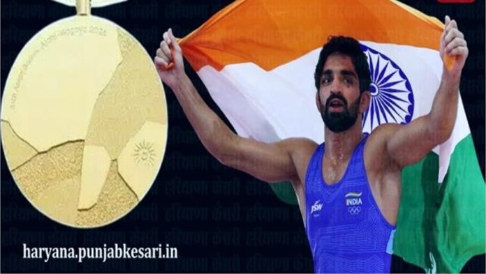 छोटी उम्र में सिर से उठा मां-पिता का साया…अब एशियन गेम्स में अमन सहरावत ने जीता GOLD; वर्ल्ड चैंपियन को 11-7 से हराया छोटी उम्र में सिर से उठा मां-पिता का साया…अब एशियन गेम्स में अमन सहरावत ने जीता GOLD; वर्ल्ड चैंपियन को 11-7 से हराया