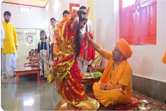 कन्या पूजन पर CM योगी का संदेश, बोले- नारी की गरिमा के खिलाफ आचरण की समाज में कोई जगह नहीं