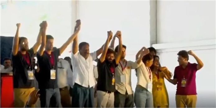 ज्ञानेश कुमार कुर्सी छोड़ो’: ध्रुव राठी और प्रकाश राज CJP के बड़े विरोध प्रदर्शन में शामिल हुए