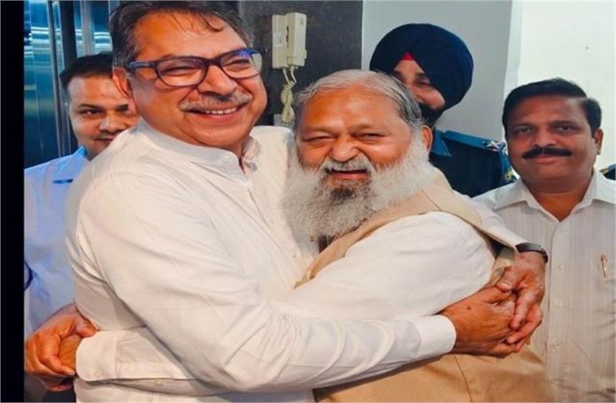 अनिल विज ने खुद कार तक छोड़ा पूनिया को, विदाई में दिखी आत्मीयता, 5 दशक से BJP-RSS से जुड़े गब्बर का अंदाज फिर आया नजर अनिल विज ने खुद कार तक छोड़ा पूनिया को, विदाई में दिखी आत्मीयता, 5 दशक से BJP-RSS से जुड़े गब्बर का अंदाज फिर आया नजर